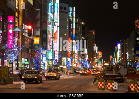 Sapporo Japan Nachtansicht des Verkehrs in der Innenstadt von Sapporo vom Bahnhof Sapporo Japan Stockfoto