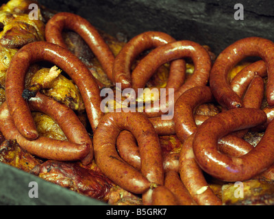 USA, Texas, Houston, Wurst und Hähnchen grillen in einem Tagebau-BBQ-grill Stockfoto