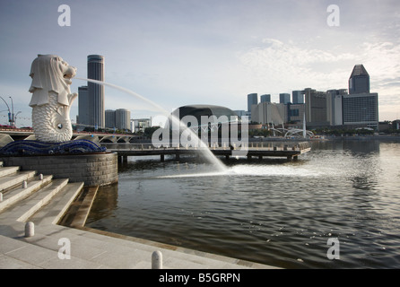 Merlion Statue und Marina Promenade Singapur Stockfoto