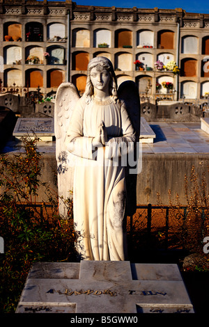 Grabkunst auf dem Friedhof von Sant Feliu de Guíxols, Katalonien (Spanien) Stockfoto