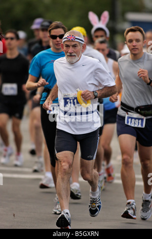 Läufer laufen im Royal Victoria Marathon Victoria British Columbia Kanada Stockfoto
