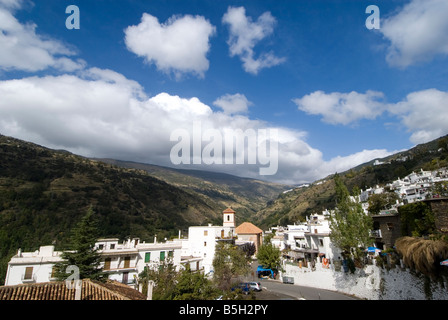 Typisch weiß getünchten andalusischen Dorf Pampaneira in Sierra Nevada Südspanien Stockfoto