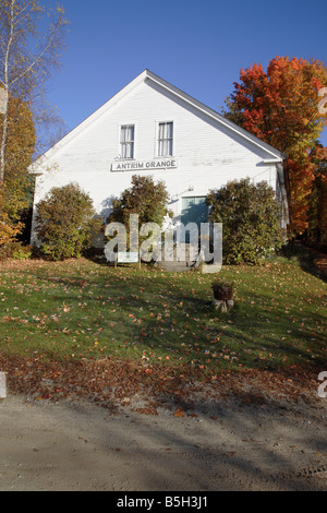 Antrim Grange in den Herbstmonaten befindet sich in Antrim New Hampshire USA Stockfoto