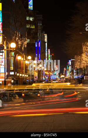 Sapporo Japan Nachtansicht des Verkehrs in der Innenstadt von Sapporo vom Bahnhof Sapporo Japan Stockfoto