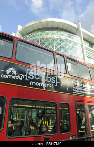 London Bus vor University College London Hospital England Großbritannien UK Stockfoto