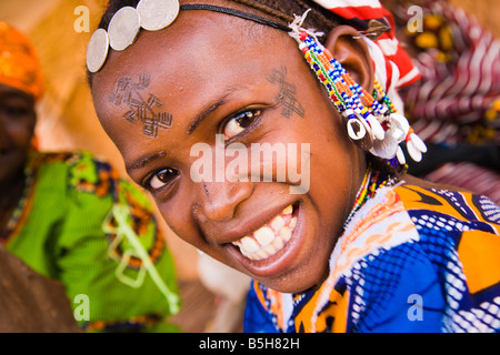 Fulani-Mädchen aus dem Dorf in Niger, Westafrika Stockfoto