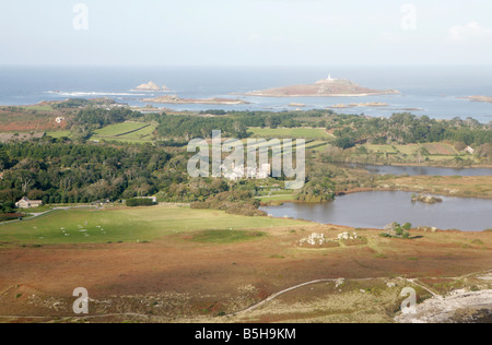 Luftaufnahme von Tresco, Isles of Scilly, UK, zeigt Tresco Abbey Hause der Adelsfamilie Dorrien-Smith mit berühmten Gärten. Stockfoto