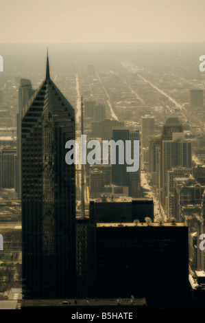 Panoramablick auf der Michigan Avenue und der Innenstadt (The Loop), wie gesehen von Hancock Tower, Blick nach Süden. Chicago. Illinois. USA Stockfoto