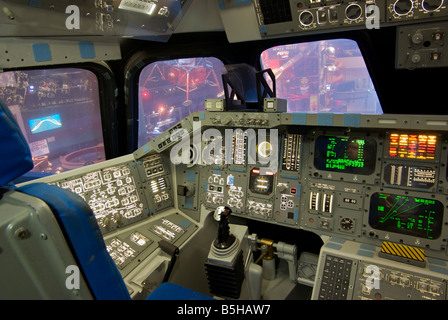 Port oder linken Sitz Steuerelemente auf Space Shuttle SAT Flug Control Deck Museum im Space Center Houston anzeigen Stockfoto