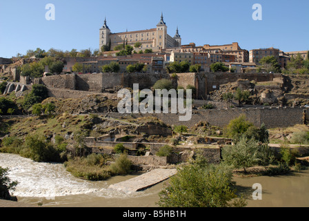Blick über den Fluss Tajo zur Stadt von Toledo, Kastilien-La Mancha, Spanien Stockfoto