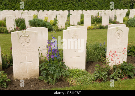 Berkshire Friedhof Erweiterung durch Ploegsteert Denkmal für die fehlende tragen die Namen von 11.447 britischen Soldaten Stockfoto