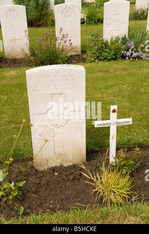 Berkshire Friedhof Erweiterung durch Ploegsteert Denkmal für die fehlende tragen die Namen von 11.447 britischen Soldaten Stockfoto