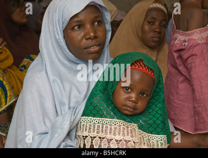 Fulbe-Frau und Kind im Bereich Tudun-Murtala Kano, Nigeria Stockfoto