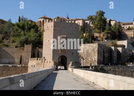 Blick über die Puente de Alcántara, Stadt von Toledo, Castila-La Mancha, Spanien Stockfoto