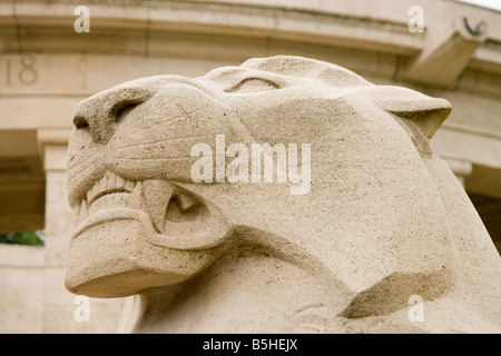 Löwenstatue am Ploegsteert Denkmal auf die fehlende tragen die Namen von 11.447 britischen Soldaten des ersten Weltkriegs, Flandern Stockfoto