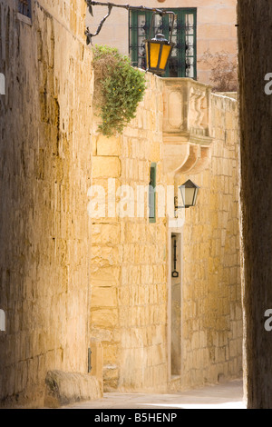 Verwinkelten alten Gassen der Stille Stadt Mdina, Malta Stockfoto