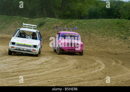 Banger Racing Stock Cars Smallfield Raceway Surrey Dirt-Track-Rennen Stockfoto