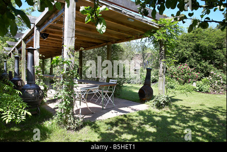 Große Pergola im Sommergarten, Taunton Somerset Stockfoto