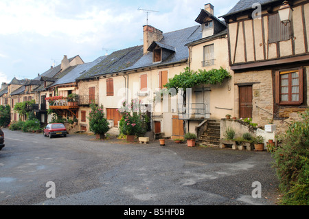 Häuser in der Hauptstraße von Najac Südfrankreich Stockfoto