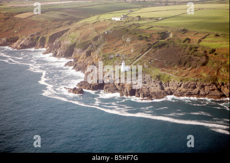 Tater Du Leuchtturm an der Südküste von Cornwall in der Nähe von Lands End, UK. Stockfoto