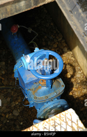 Eine Wasser motorisiert (remote) Ventil in einem Boden-Gehäuse Stockfoto