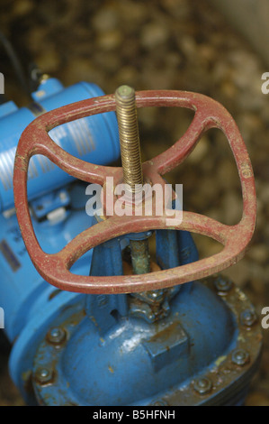 Eine Wasser motorisiert (remote) Ventil in einem Boden-Gehäuse Stockfoto