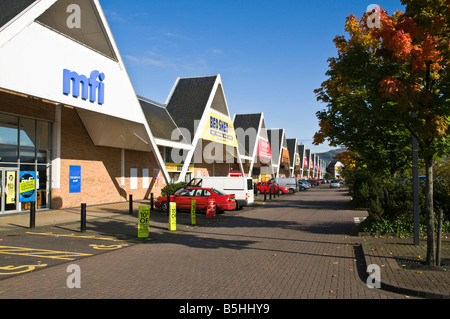 dh Springkerse Retail Park STIRLING STIRLINGSHIRE Shopping Mall Geschäfte und geparkte Autos outlets Stockfoto