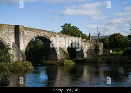 dh alte Stirling Brücke STIRLING STIRLINGSHIRE berühmte historische Steinbrücke über den Fluss überbrückt her Schottland Stockfoto