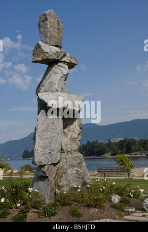 Inukshuk und Peace-Zeichen an der English Bay Vancouver Kanada Stockfoto