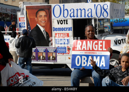 Hunderte von Anhängern rally in Harlem zur Unterstützung der demokratischen Kandidaten Barack Obama Stockfoto