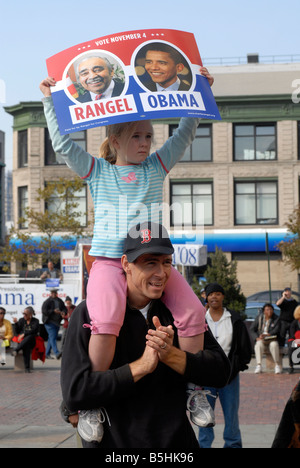 Hunderte von Anhängern rally in Harlem zur Unterstützung der demokratischen Kandidaten Barack Obama Stockfoto