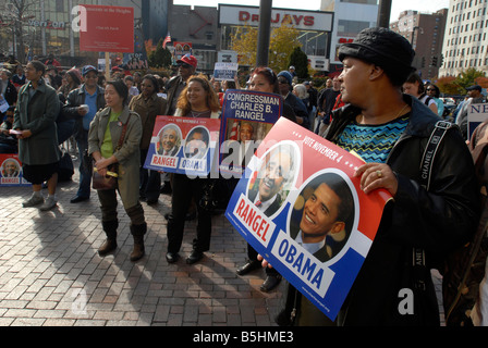 Hunderte von Anhängern rally in Harlem zur Unterstützung der demokratischen Kandidaten Barack Obama Stockfoto