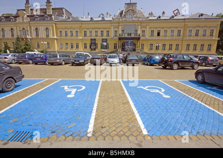 Parkplätze für behinderte Fahrer auf Batternburg Platz im Zentrum von Sofia die Hauptstadt von Bulgarien. Stockfoto