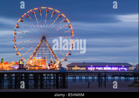 Das Riesenrad auf dem Central Pier, Blackpool, Lancashire, England, Vereinigtes Königreich. Stockfoto