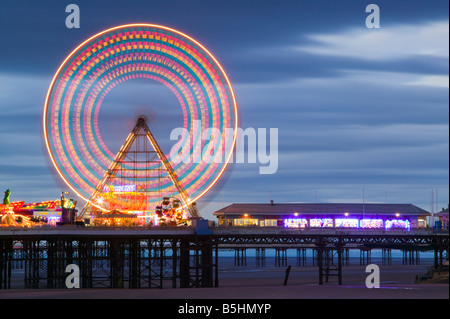 Das Riesenrad auf dem Central Pier, Blackpool, Lancashire, England, Vereinigtes Königreich. Stockfoto