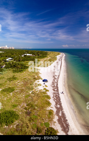 Florida Miami Key Biscayne Bill Baggs Cape Florida State Park-Blick über den Strand und den Atlantischen Ozean vom Leuchtturm, USA Stockfoto