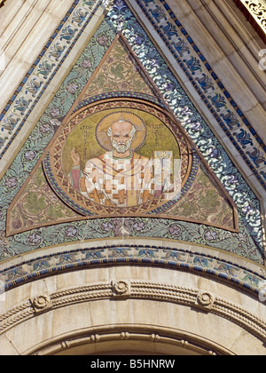 Mosaik des Heiligen Nikolaus auf die Russisch-orthodoxe Kirche St. Nikolaus der Wunder-Hersteller in Sofia der Hauptstadt Bulgariens. Stockfoto