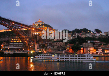 Brücke Dom Luis ich nach Vila Nova De Gaia in Porto, Portugal Stockfoto