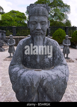 Steinfigur am Grab von Khai Dinh letzte Kaiser der Nguyen-Dynastie, in der Nähe von Hue, Vietnam Stockfoto