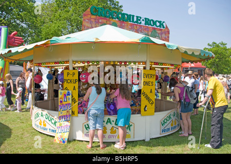 Hook eine Ente Stall Sommer Dorf fete feste Cowpie Rally Betchworth Surrey uk Stockfoto