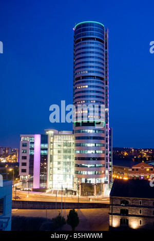 Bridgewater Ort Leeds UK in der Abenddämmerung Stockfoto