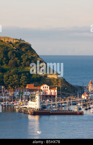 Angelboote/Fischerboote im Hafen von Scarborough UK Stockfoto