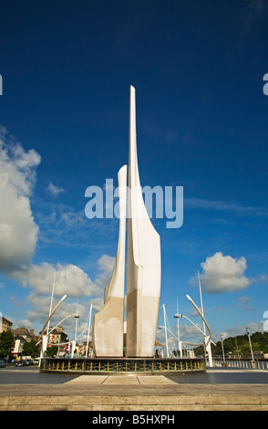 Zeitgenössische Skulptur Aoife und Strongbow auf der Millennium Plaza, den Kais in Stadt Waterford, Irland Stockfoto