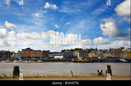 Waterford City Skyline vom nördlichen Ufer des Flusses Suir, Grafschaft Waterford, Irland Stockfoto