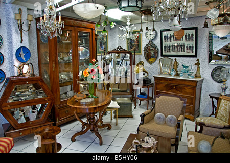 Plateia Avissynias Monastiraki Flohmarkt ist ein Flohmarkt in der Altstadt von Athen Stockfoto