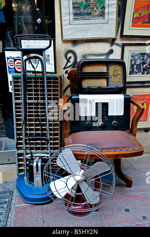 Plateia Avissynias Monastiraki Flohmarkt ist ein Flohmarkt in der Altstadt von Athen Stockfoto