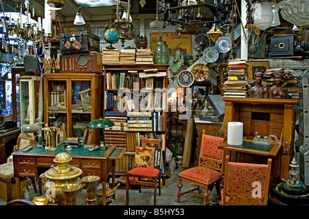 Plateia Avissynias Monastiraki Flohmarkt ist ein Flohmarkt in der Altstadt von Athen Stockfoto