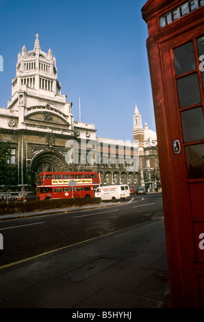 UK England London South Kensington Victoria and Albert Museum K2 Telefonzelle Stockfoto