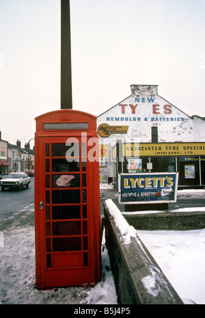 UK England Staffordshire Stoke on Trent Burslem Straßenrand K6 Telefonzelle in den 1980er Jahren Stockfoto