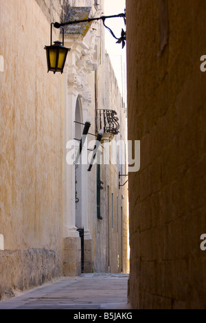 Verwinkelten alten Gassen der Stille Stadt Mdina, Malta Stockfoto